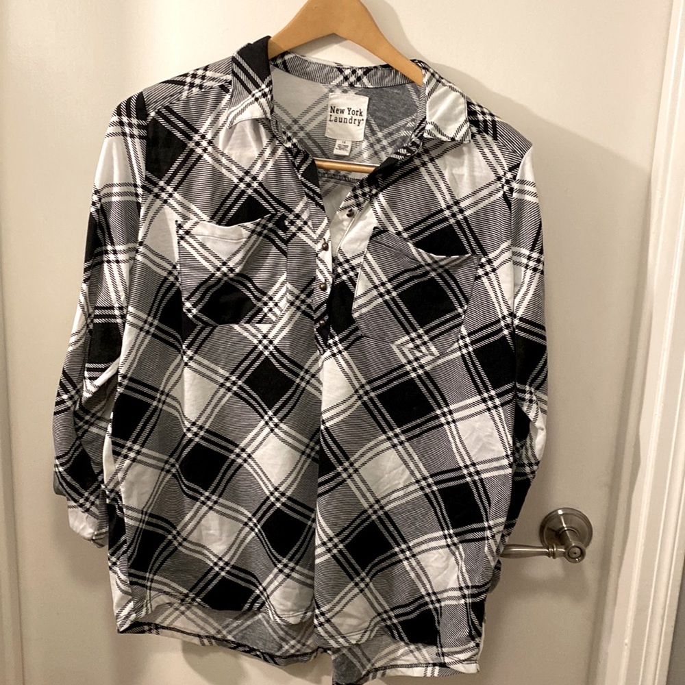 New York Laundry black & white plaid shirt blouse